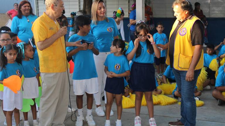 Club de Leones entrega apoyos a escuela primaria de Rosario