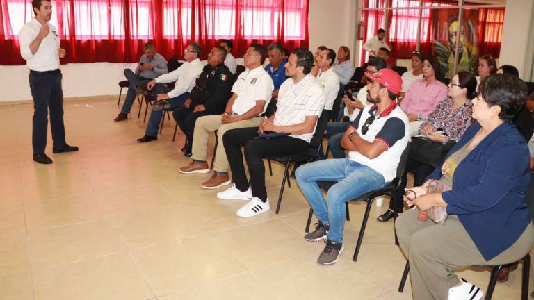 La CEDH impartió una conferencia sobre responsabilidades de los servidores públicos en Escuinapa.