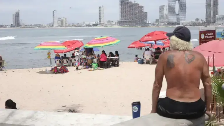 Mazatlán mantiene cielo seminublado y con probabilidad de lluvias por la noche.