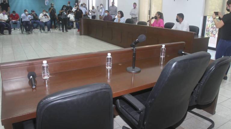 La silla del Alcalde estuvo vacía este jueves en el Cabildo.