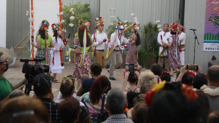 En el Isic celebran con altares y artes escénicas el Día de Muertos