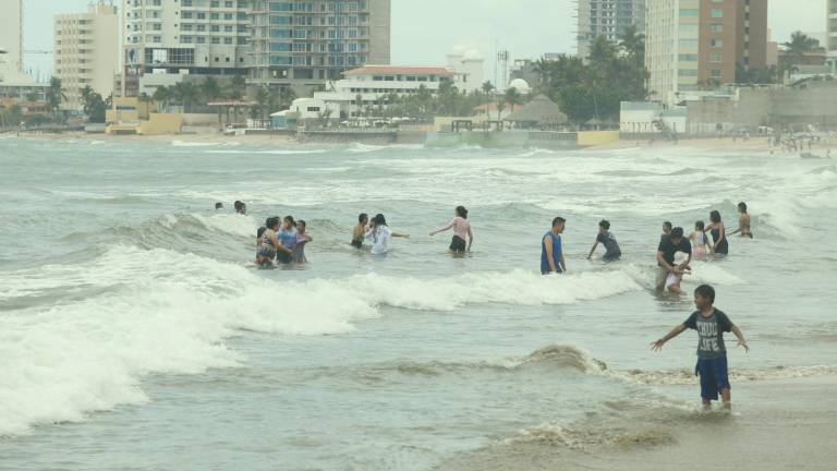 Mazatlán cuenta con playas aptas y en óptimas condiciones, indicó la Operadora de Playas de Mazatlán.