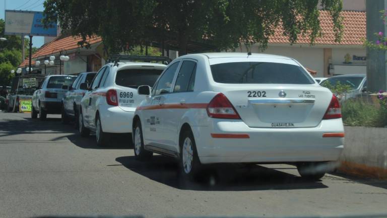 Los taxistas de Guasave no han bajado la guardia y cuidan todas las medidas y recomendaciones del Sector Salud ante la pandemia.