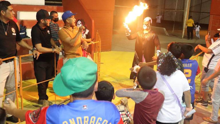 Viven noche de emociones en función de lucha libre en Escuinapa