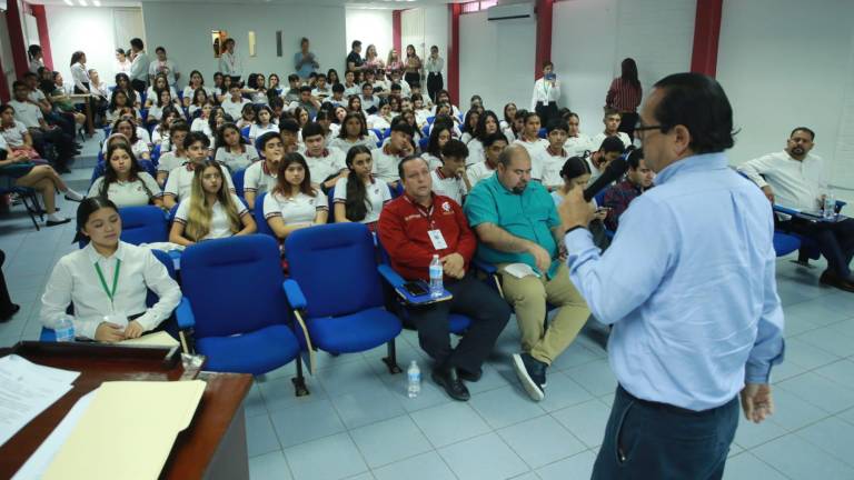 Rafael Lizárraga Favela, director ejecutivo del Gran Acuario Mazatlán, destaca en conferencia magistral, los logros del “Gran Acuario Mar de Cortés.