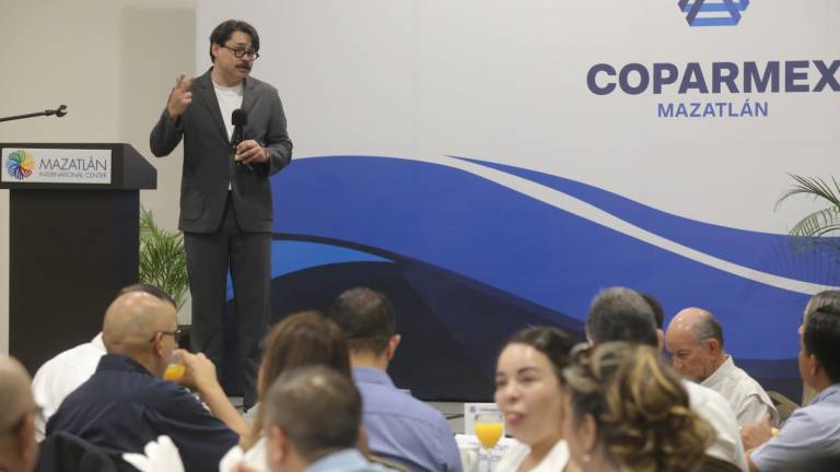 Andrés Ponce de León presentó la ponencia “Inteligencia Artificial: La revolución que lo cambia todo”.