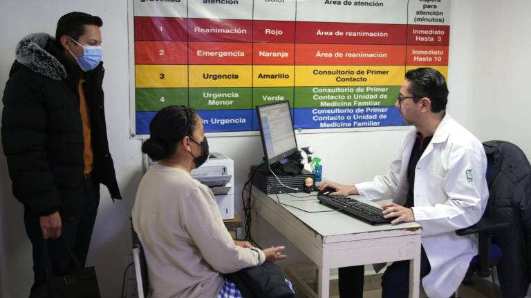 Los riesgos varían significativamente según la edad, ya que los niños menores de 5 años son los más afectados por quemaduras e ingesta de objetos extraños.