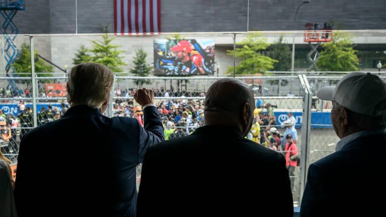 El Presidente de Estados Unidos Donald Trump vetó a cadenas de televisión para la cobertura en la Casa Blanca.