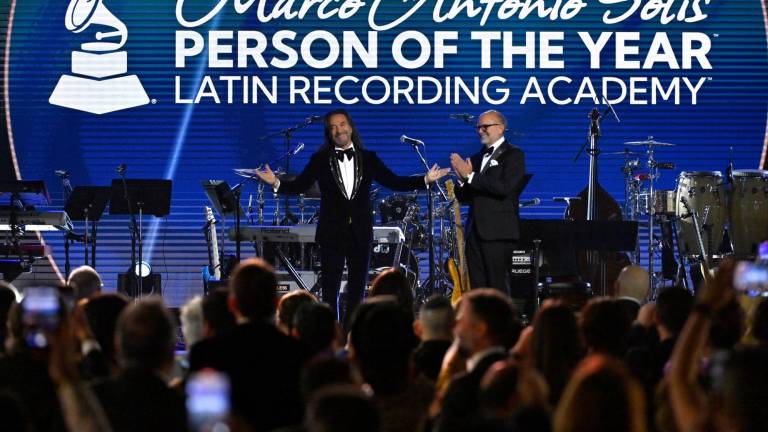 Arrasa el uruguayo Jorge Drexler en los Latin Grammy 2022; se lleva siete galardones