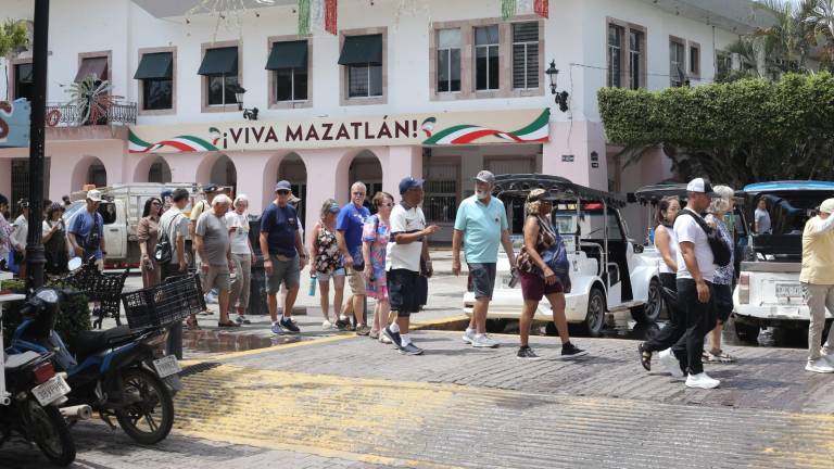 El crucero arribó a la bahía mazatleca procedente de Los Cabos, trayendo a bordo a 3 mil 647 pasajeros y mil 266 tripulantes.