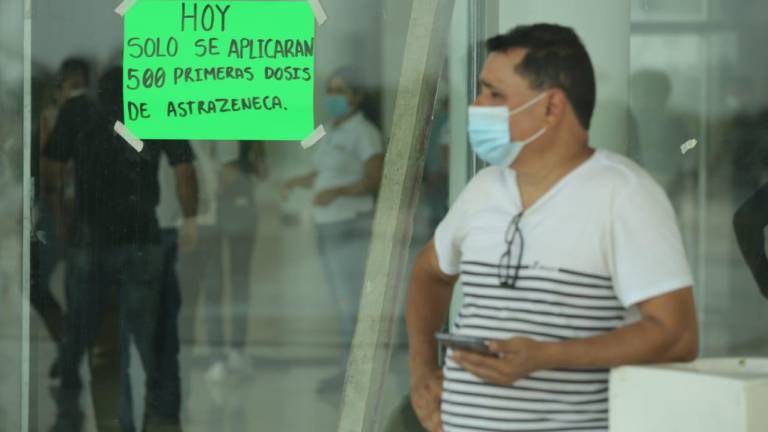 Se acaban desde temprano en el Centro de Convenciones de Mazatlán las 500 dosis contra el Covid-19 para personas rezagadas