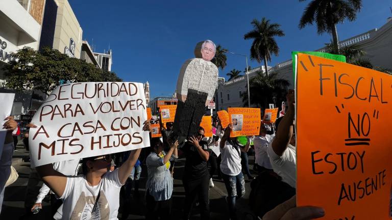 La marcha comenzó en la Catedral de Culiacán, reuniendo a personas de diferentes edades que exigen justicia y seguridad en la ciudad y Sinaloa.