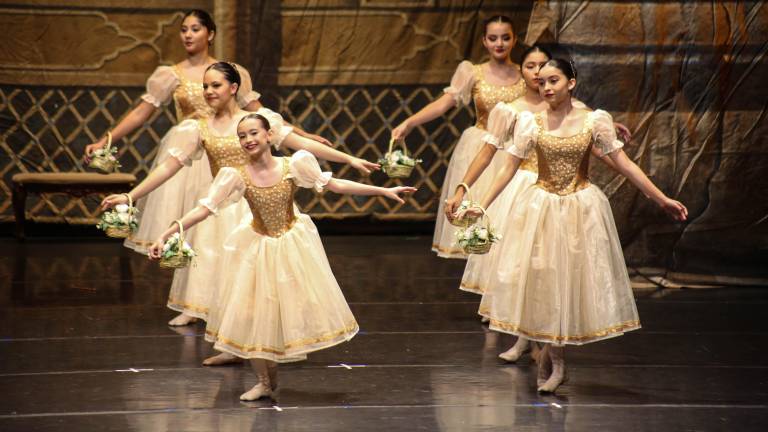 Alumnas del Programa Integral de Ballet de la Escuela Superior de Artes José Limón.