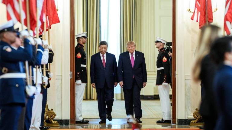 Trump reiteró en redes sociales que no modificará el rumbo de la investigación en IA, horas antes de recibir a Xi en la Casa Blanca.