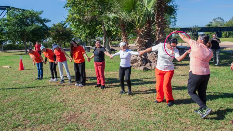 Participantes del rally recorrieron las distintas estaciones del circuito organizado en el Parque Acuático como parte de la campaña “Únete: 16 Días de Activismo”.