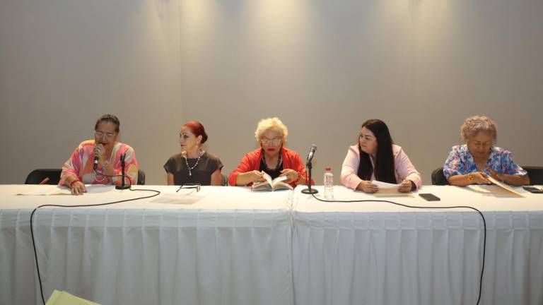 María Muñiz, Julieta Montero, Karina Castillo y la doctora Gloria López Gavito, voces experimentadas de la literatura, participaron.