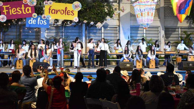Participan familias de la Escuela Activa Integral la Fiesta de los Faroles