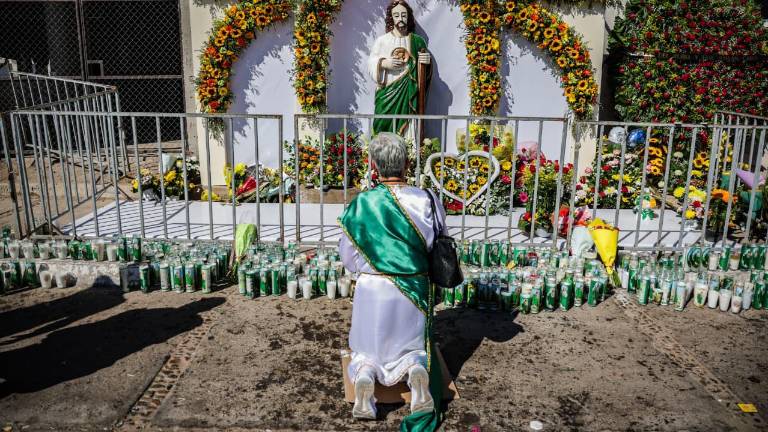 En Culiacán fieles católicos acuden a celebrar y a agradecer a San Judas Tadeo.