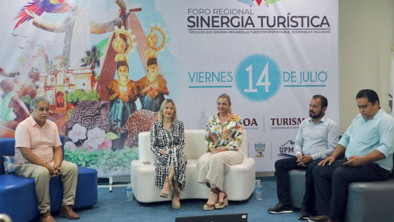 Autoridades en la inauguración del Foro Regional Sinergia Turística, Vínculos que Generan Desarrollo Responsable Sostenible e Inclusivo.