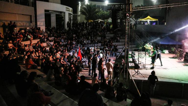 Cientos de jóvenes se reunieron en el ágora Rosario Castellanos en el cierre del festival.