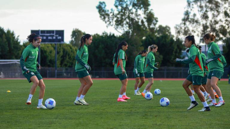 Las jugadoras de la Selección Mexicana de futbol femenil se preparan para su debut en la Copa Oro W.