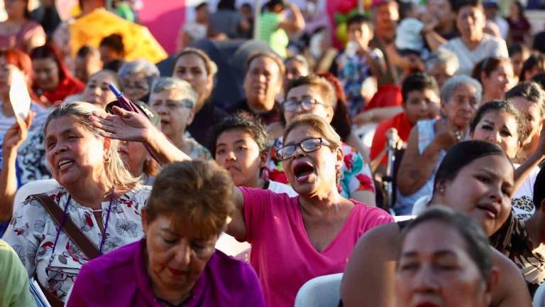 Celebración del Día de las Madres organizada por el Gobierno de Mazatlán.