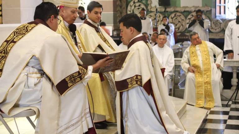 Germán Ildefonso Fausto Bustamante recibió la ordenación diaconal en la Catedral Basílica de Mazatlán.