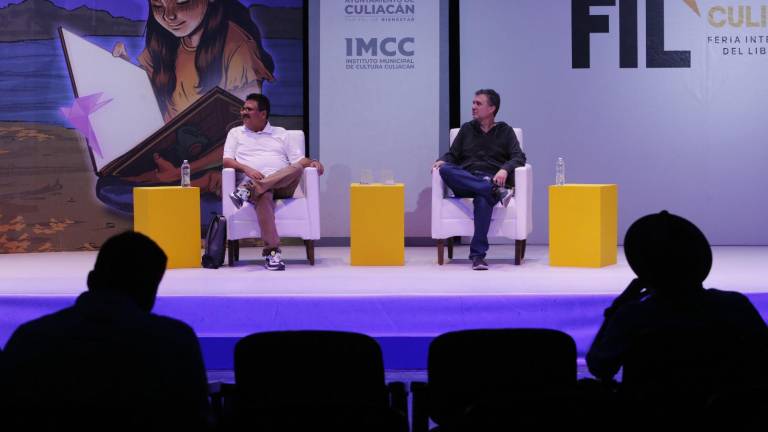 Juan José Rodríguez presenta en la FIL Culiacán su libro “La banda del automóvil gris”.