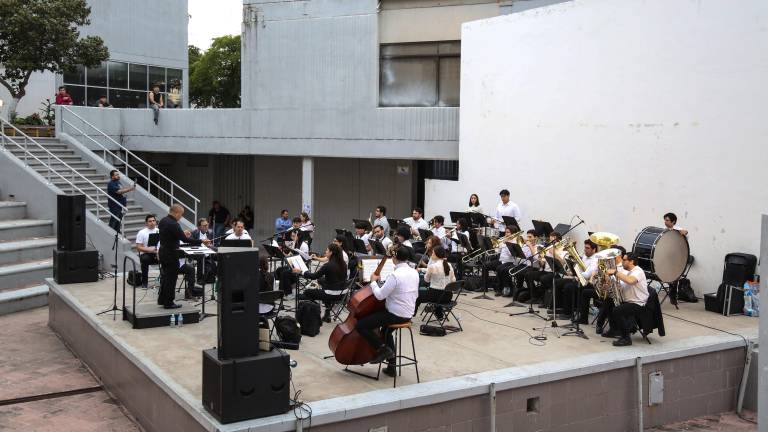 El concierto abrió con la Obertura de Rienzi, de Richard Wagner.