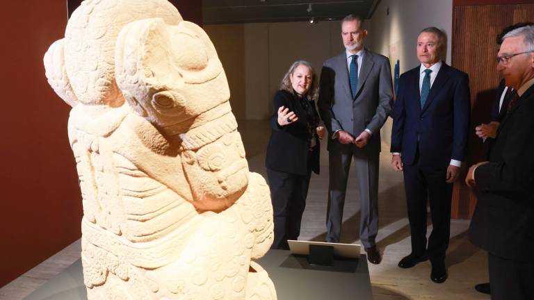 Visita del Rey de España Felipe VI a una exposición arqueológica en Madrid sobre las mujeres en el México Prehispánico.