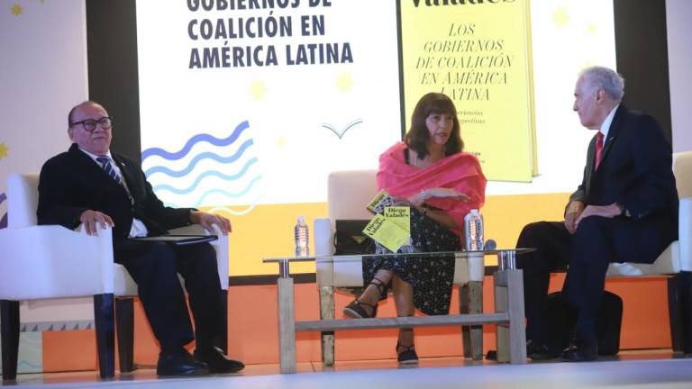 Analiza libro de Diego Valadés los Gobiernos de Coalición en América Latina, en la FeliUAS 2024