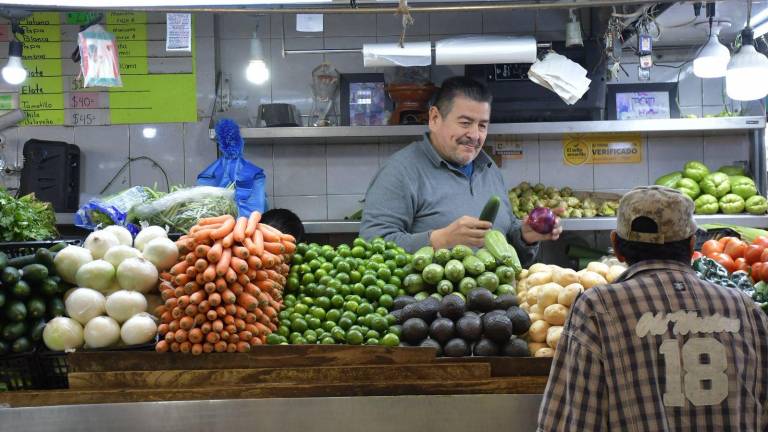 En un recorrido por el Mercado Garmendia de Culiacán, comerciantes reportaron un escenario mixto para el bolsillo de las familias.