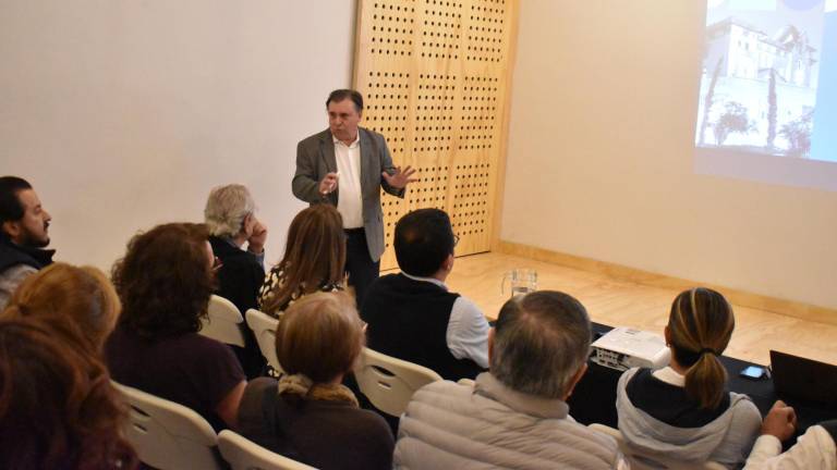 Cícero Willis, director del Centro Eugenio Garza Sada, durante la charla en La Casa del Maquío.