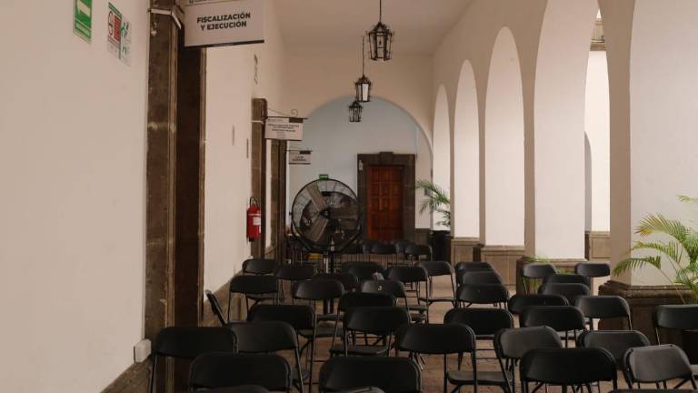 Los pasillos del Palacio Municipal de Culiacán ya lucen vacíos durante este miércoles de Semana Santa.