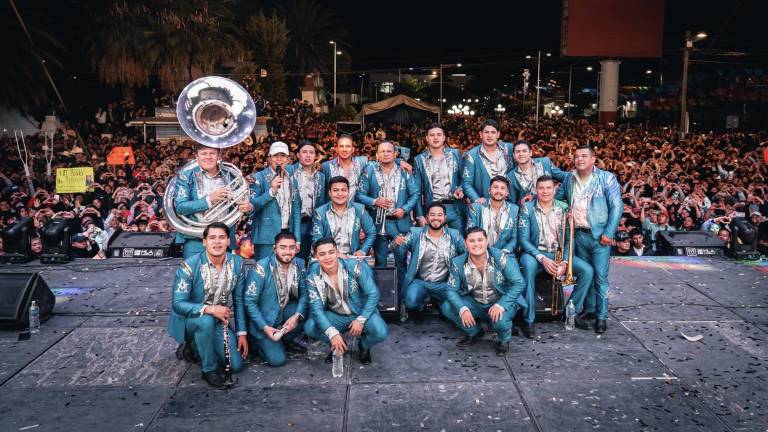 La Arrolladora Banda El Limón .