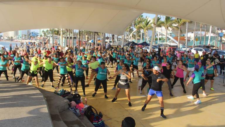 La velaria de Playa Norte se inundó de la energía de los participantes.