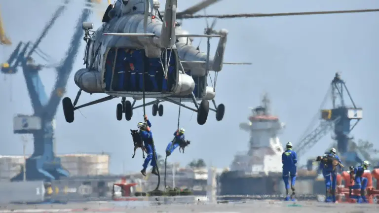 La Armada de México dio muestra de su capacidad de respuesta integral y su preparación para llevar ayuda humanitaria de manera oportuna y eficiente hasta donde más se necesita.