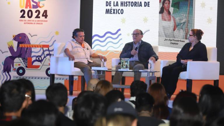 Personajes de la Historia de México”, nuevo libro de José Ángel Pescador Osuna, fue presentado en el foro principal de la Feria del Libro de la Universidad Autónoma de Sinaloa.