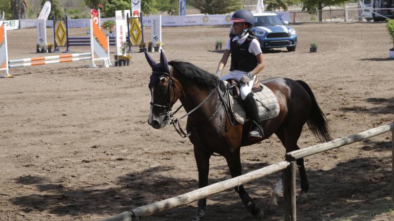 Las amazonas dieron su mayor esfuerzo durante el circuito.