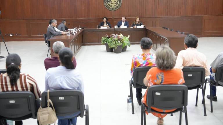 Representantes de la Universidad Autónoma de Sinaloa presentaron propuestas de reforma a la Ley Orgánica ante integrantes de la Comisión de Educación del Congreso.