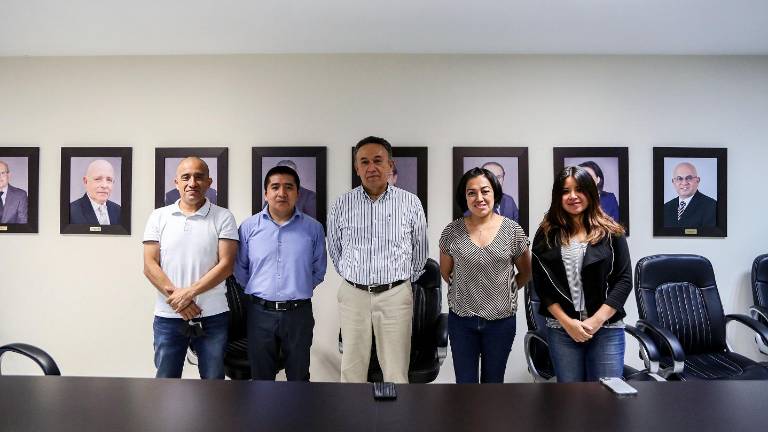 Juan Salvador Avilés Ochoa, director general del Instituto Sinaloense de Cultura, con representantes del Sistema Nacional de Fomento Musical de la Secretaría de Cultura.