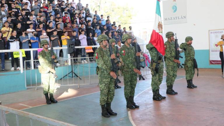 Jóvenes de Mazatlán participan en sorteo de cartillas del Servicio Militar Nacional