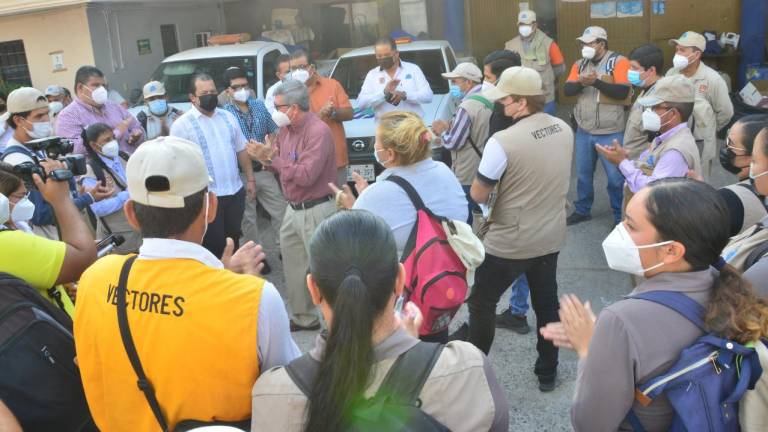 Salud entrega equipo, uniformes y camiones para personal de vectores y zoonosis, en Culiacán y Mazatlán