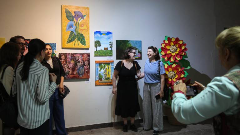 Alumnos de los diferentes talleres de artes plásticas y visuales participaron en la muestra.