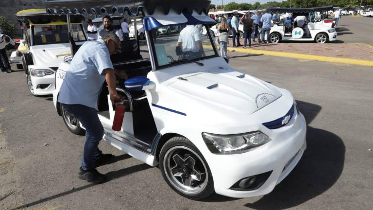 Durante la revisión se les está pidiendo tanto a los permisionarios como a los choferes o beneficiarios de la concesión que cumplan con los términos de la ley.