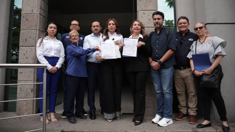 La dirigencia del PAN en Sinaloa acude al IEES interponer una segunda denuncia contra la Senadora Imelda Castro.