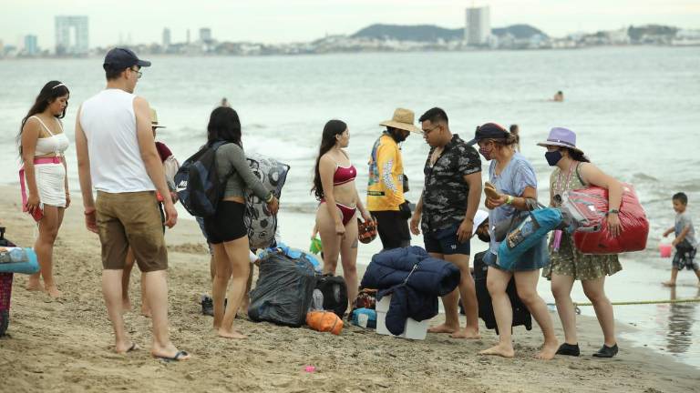 Turismo en playas del puerto.