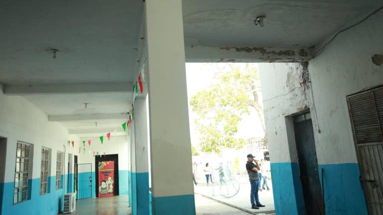 La primaria Antonio Rosales, en el Centro de Mazatlán, se ha ido deteriorando en su infraestructura.