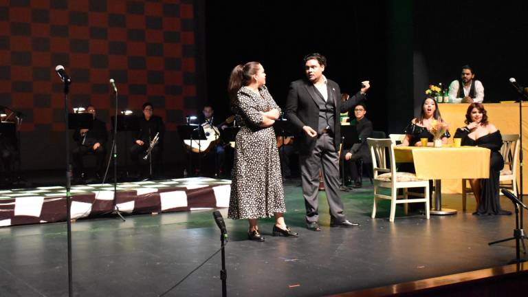 El Taller de Ópera de Sinaloa y el Ensamble Tradicional durante la gala romántica.
