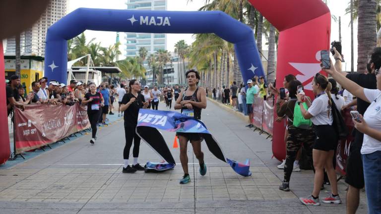 Jesús Labrador cruzó la meta de los 10K con el primer lugar.